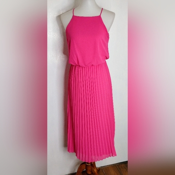 HOT PINK PLEATED CHIFFON DRESS - Picture 9 of 9